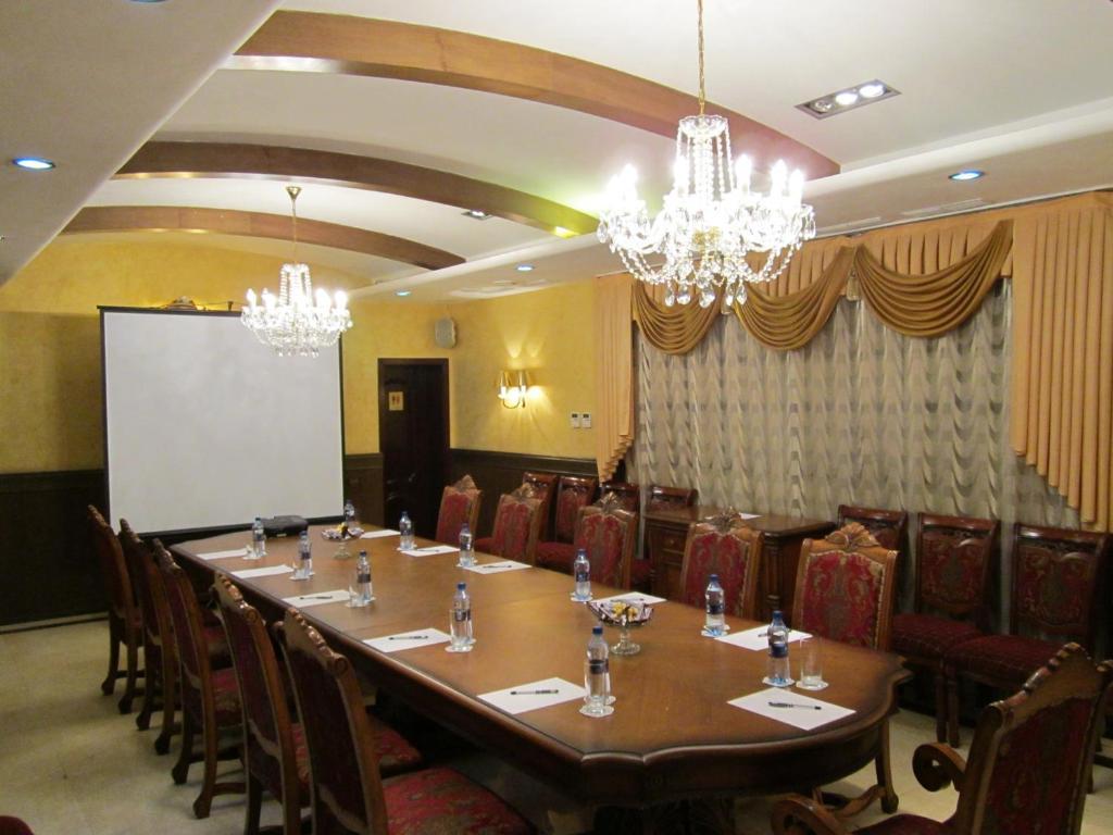Merey Hotel Karagandy Extérieur photo